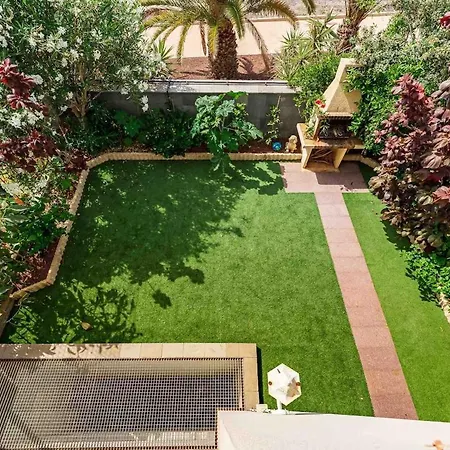 4 Bedroom With Jacuzzi, Heated Swimmingpool, Front Ocean And View ! Villa