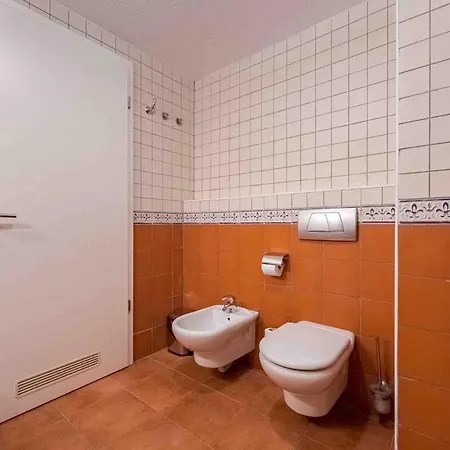 4 Bedroom With Jacuzzi, Heated Swimmingpool, Front Ocean And View ! Villa Los Cristianos (Tenerife)