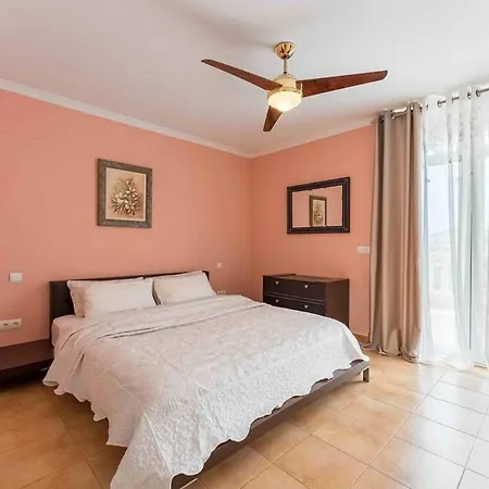 4 Bedroom With Jacuzzi, Heated Swimmingpool, Front Ocean And View ! *