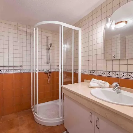 4 Bedroom With Jacuzzi, Heated Swimmingpool, Front Ocean And View ! * Los Cristianos (Tenerife)