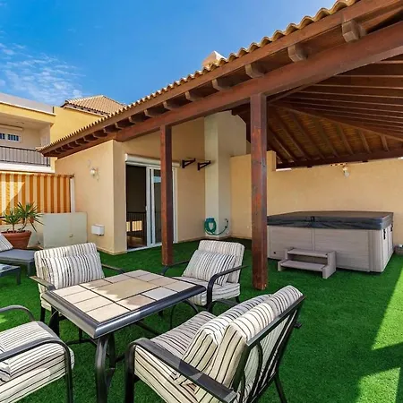 4 Bedroom With Jacuzzi, Heated Swimmingpool, Front Ocean And View ! Villa