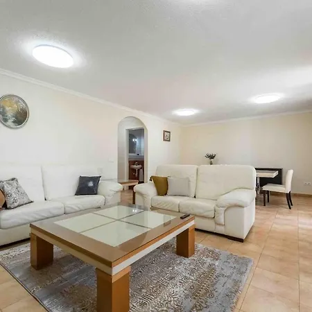 4 Bedroom With Jacuzzi, Heated Swimmingpool, Front Ocean And View ! Villa Los Cristianos (Tenerife)