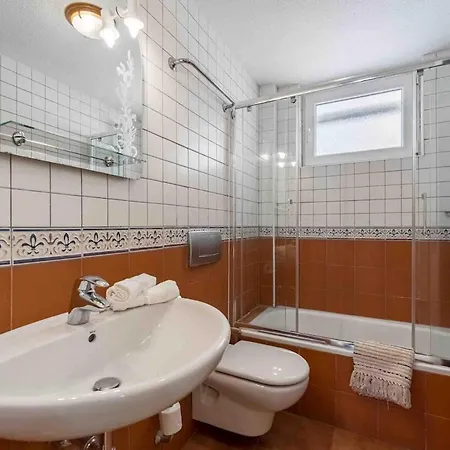 Villa 4 Bedroom With Jacuzzi, Heated Swimmingpool, Front Ocean And View !