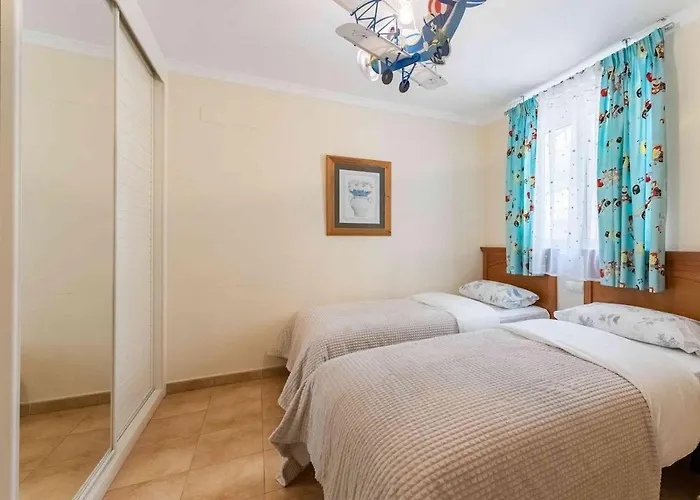 4 Bedroom With Jacuzzi, Heated Swimmingpool, Front Ocean And View ! *