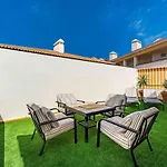 4 Bedroom With Jacuzzi, Heated Swimmingpool, Front Ocean And View ! Villa Los Cristianos (Tenerife)