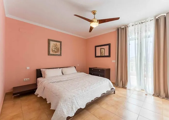 4 Bedroom With Jacuzzi, Heated Swimmingpool, Front Ocean And View ! *