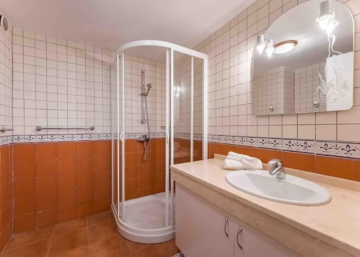 4 Bedroom With Jacuzzi, Heated Swimmingpool, Front Ocean And View ! * Los Cristianos (Tenerife)