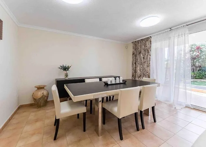 Villa 4 Bedroom With Jacuzzi, Heated Swimmingpool, Front Ocean And View ! *