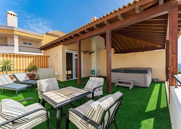 4 Bedroom With Jacuzzi, Heated Swimmingpool, Front Ocean And View ! Villa