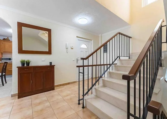 Villa 4 Bedroom With Jacuzzi, Heated Swimmingpool, Front Ocean And View ! *