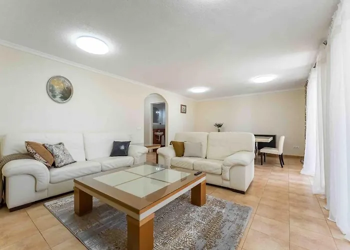 4 Bedroom With Jacuzzi, Heated Swimmingpool, Front Ocean And View ! Villa Los Cristianos (Tenerife)