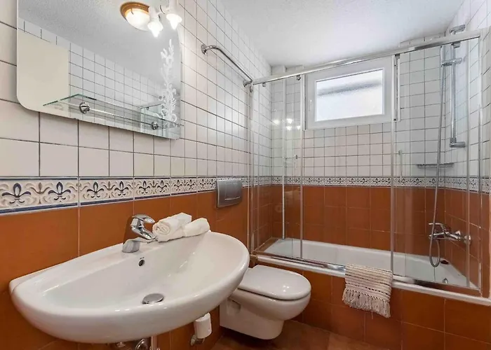 Villa 4 Bedroom With Jacuzzi, Heated Swimmingpool, Front Ocean And View !